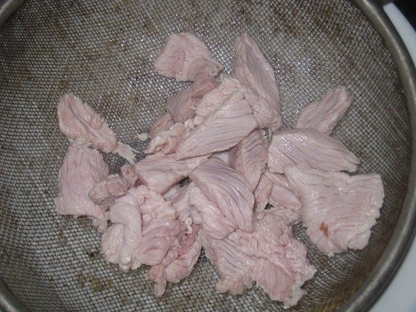 银耳莲子炖瘦肉步骤2