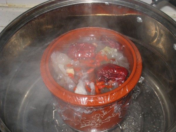 银耳莲子炖瘦肉步骤5