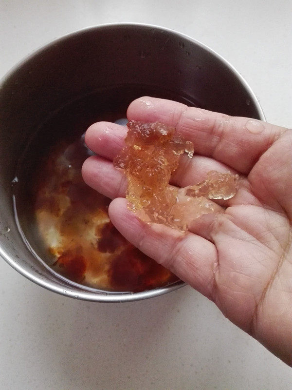 桃胶银耳雪梨羹步骤2