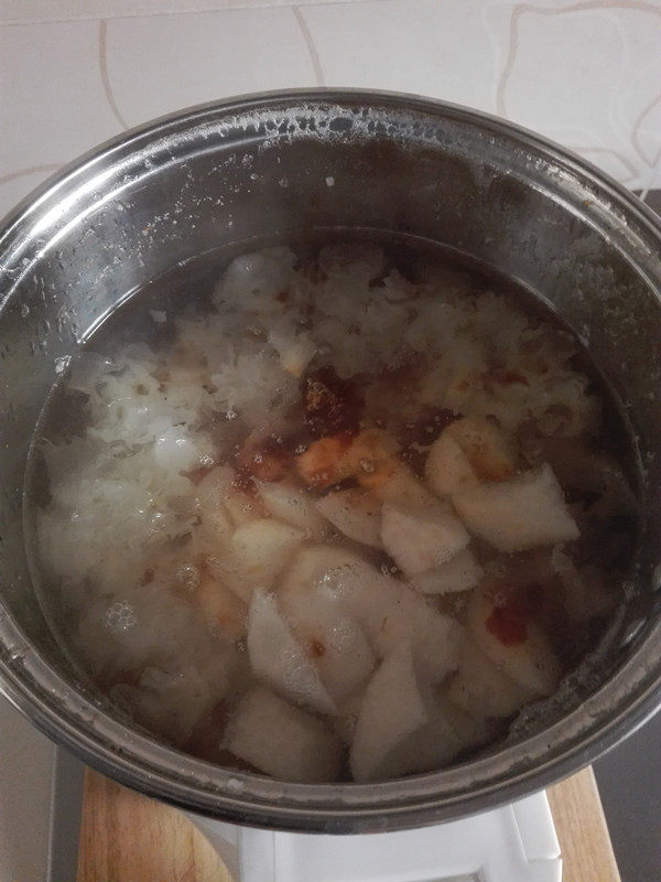 桃胶银耳雪梨羹步骤6
