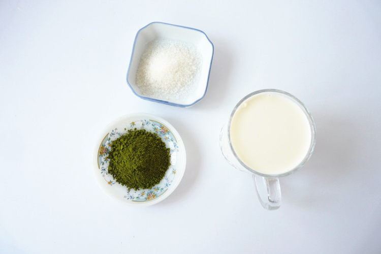 抹茶牛奶步骤1