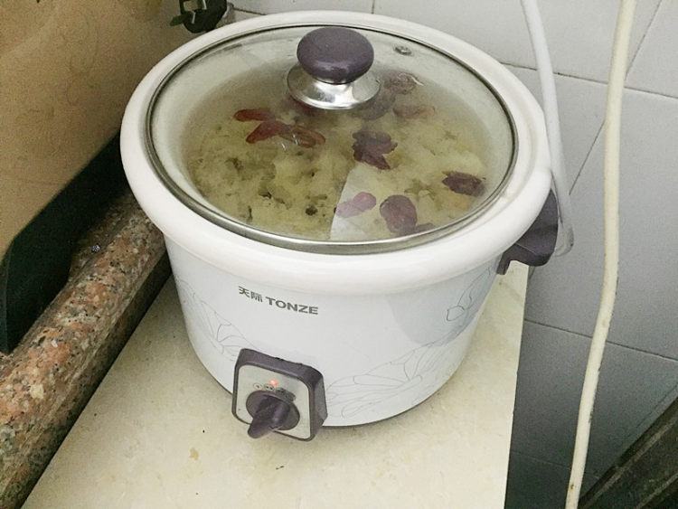 银耳桃胶甜汤步骤7