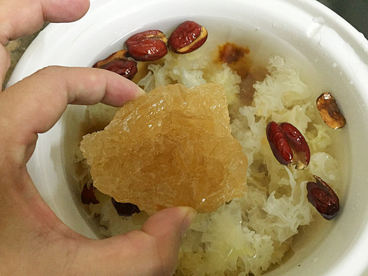银耳桃胶甜汤步骤6