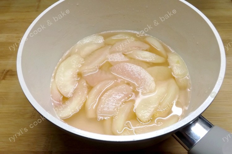 自制冰糖蜜桃罐头步骤6