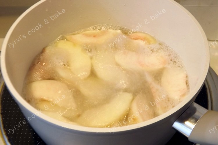 自制冰糖蜜桃罐头步骤5