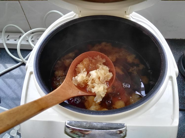 桃胶银耳山药羹步骤7