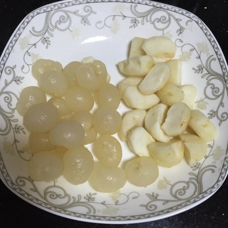 龙眼马蹄火龙果汁糖水步骤2