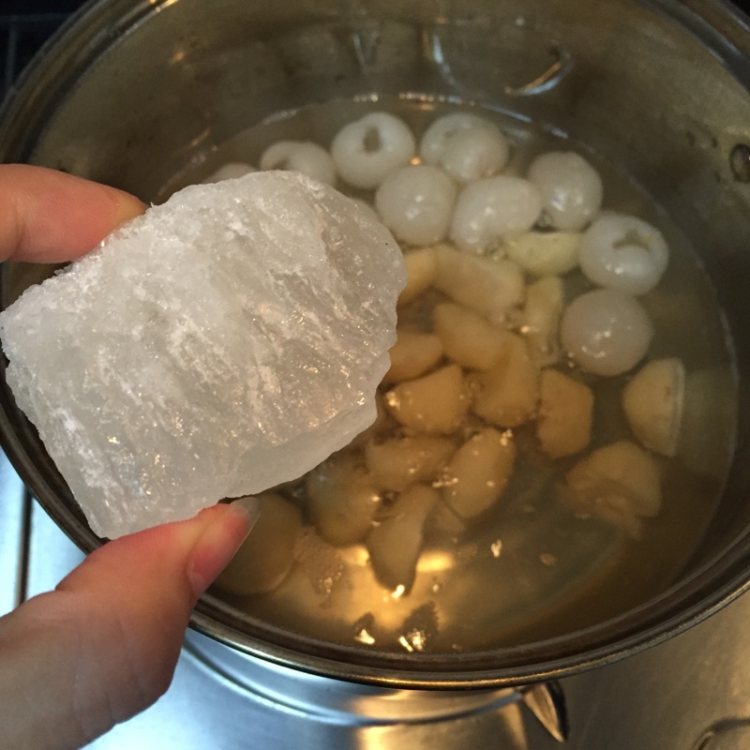 龙眼马蹄火龙果汁糖水步骤5