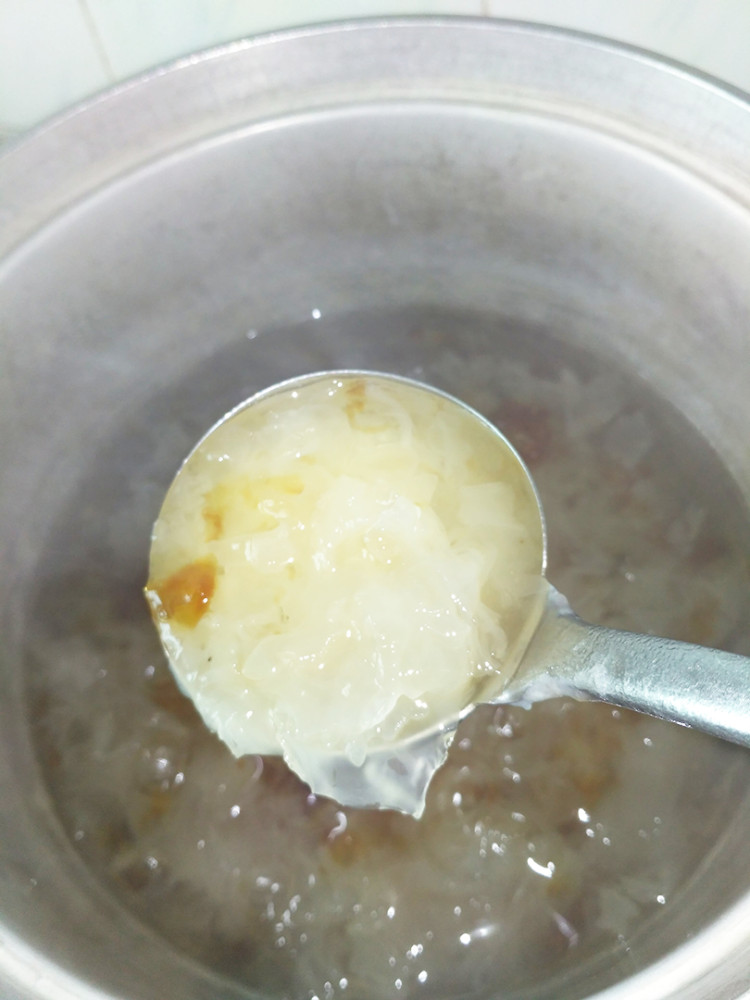 桃胶银耳糖水步骤6