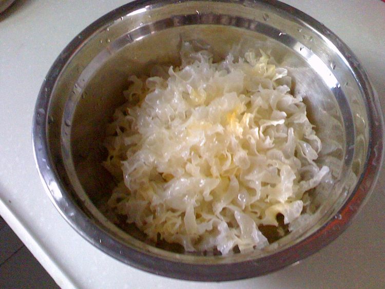 红枣雪耳莲子糖水步骤3