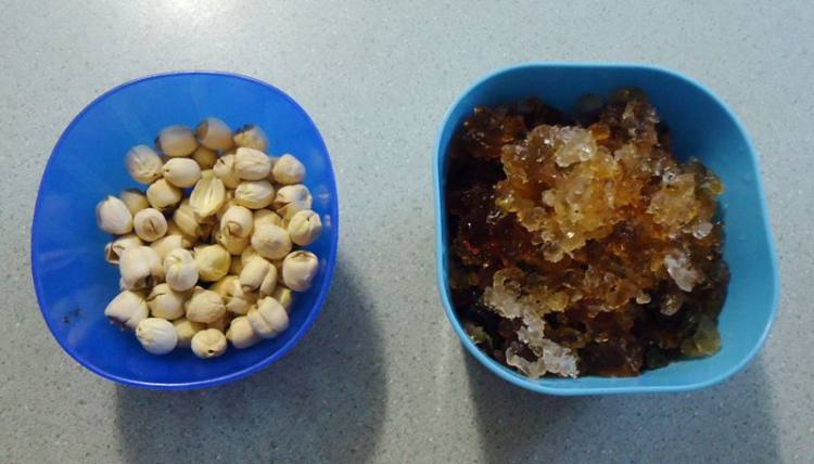 雪耳莲子红枣羹步骤4