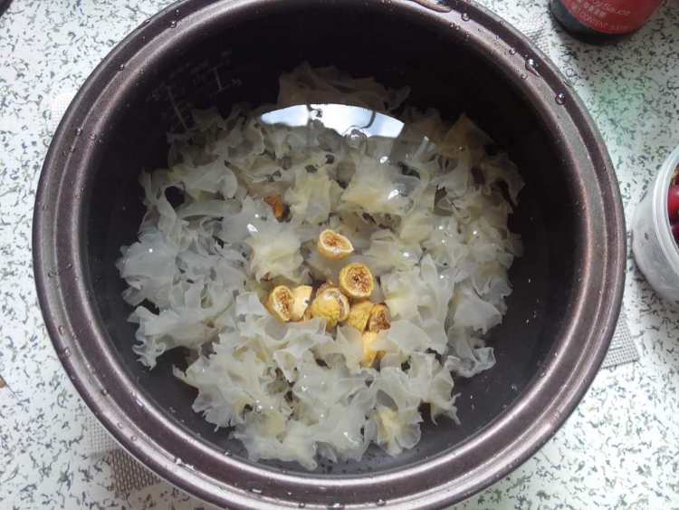 无花果樱桃炖银耳步骤4