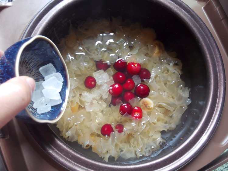 无花果樱桃炖银耳步骤6