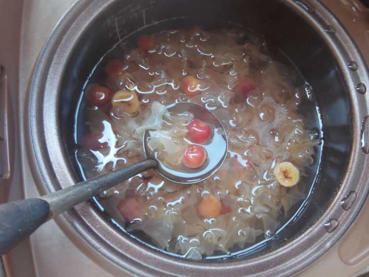 无花果樱桃炖银耳步骤7