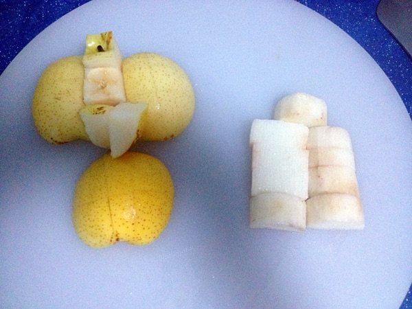 银耳山药炖雪梨步骤2