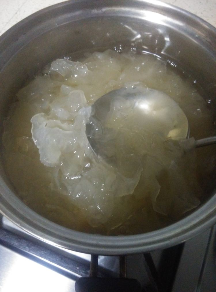 冰糖银耳糖水步骤4