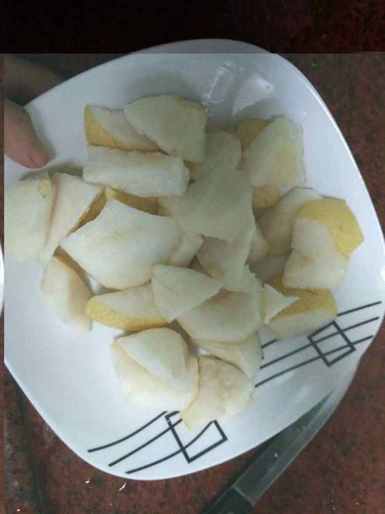 莲子雪梨银耳糖水步骤3