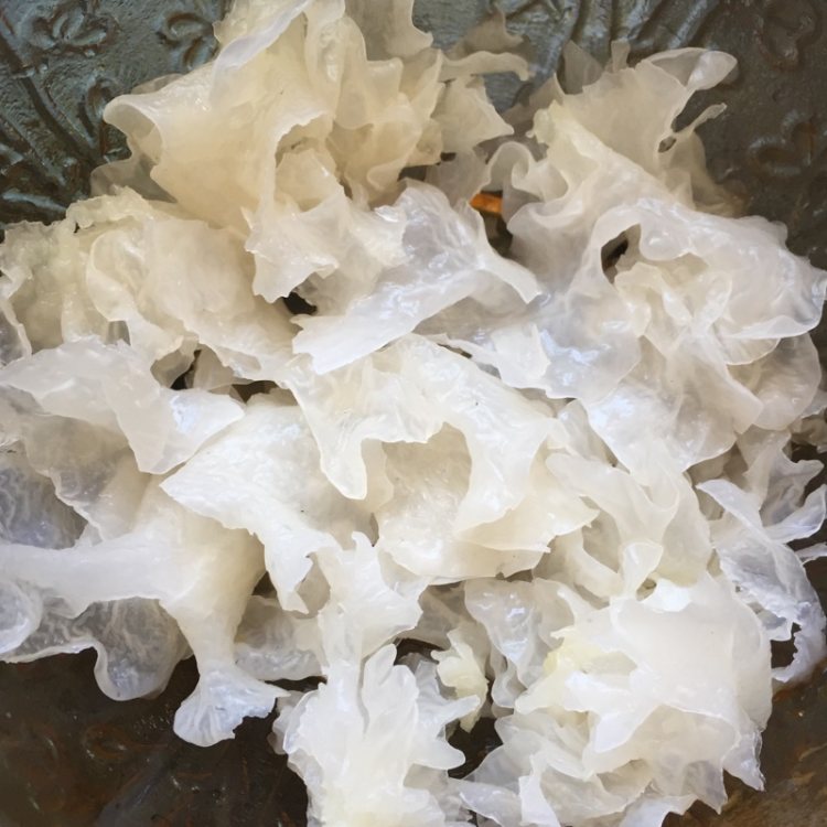 冰糖雪梨银耳莲子汤步骤3
