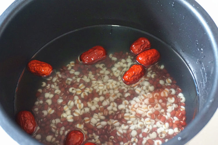 薏米红豆汤步骤3