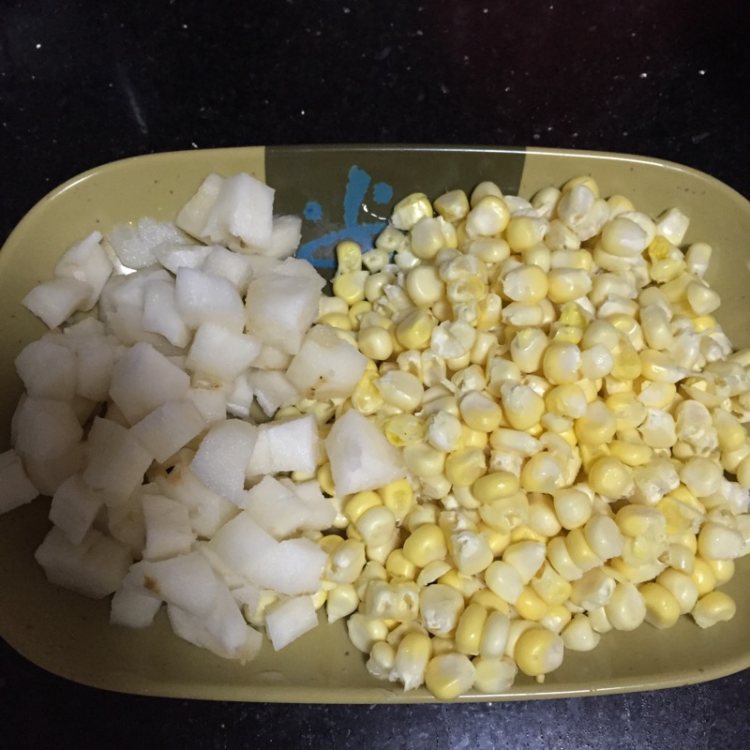 马蹄玉米蛋花汤步骤1