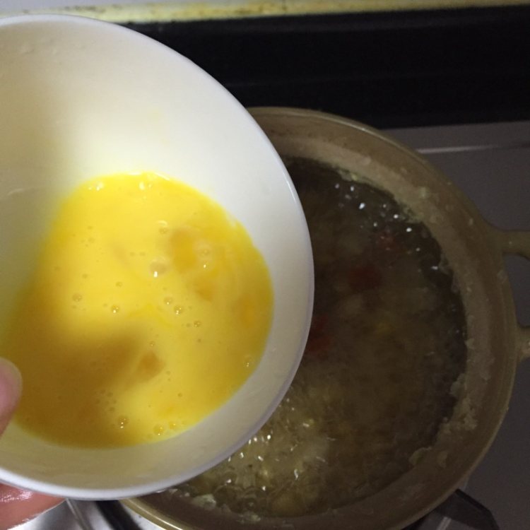 马蹄玉米蛋花汤步骤5