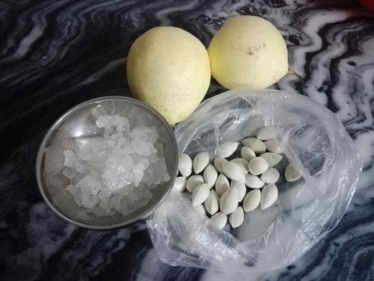 冰糖白果煲雪梨步骤1