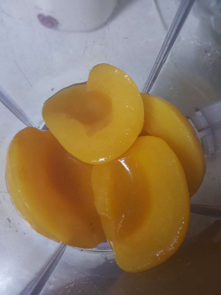 黄桃红枣思慕雪步骤3