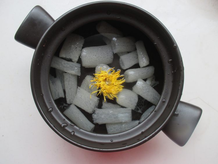 竹荪菊花枸杞饮步骤4
