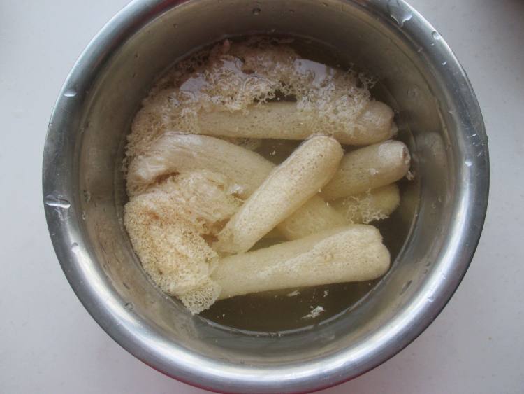 竹荪菊花枸杞饮步骤2