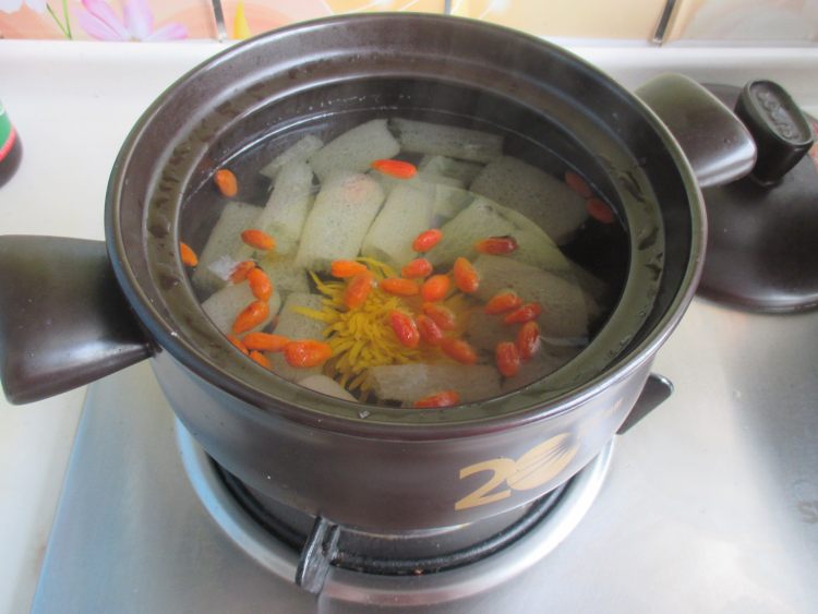 竹荪菊花枸杞饮步骤8