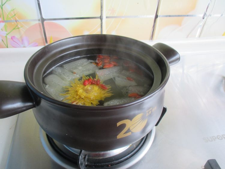竹荪菊花枸杞饮步骤7