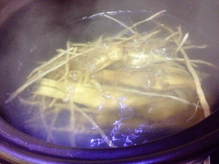 竹蔗茅根糖水步骤4