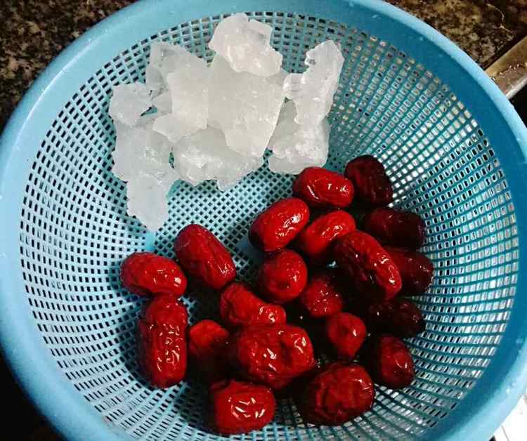 红枣雪耳糖水步骤2