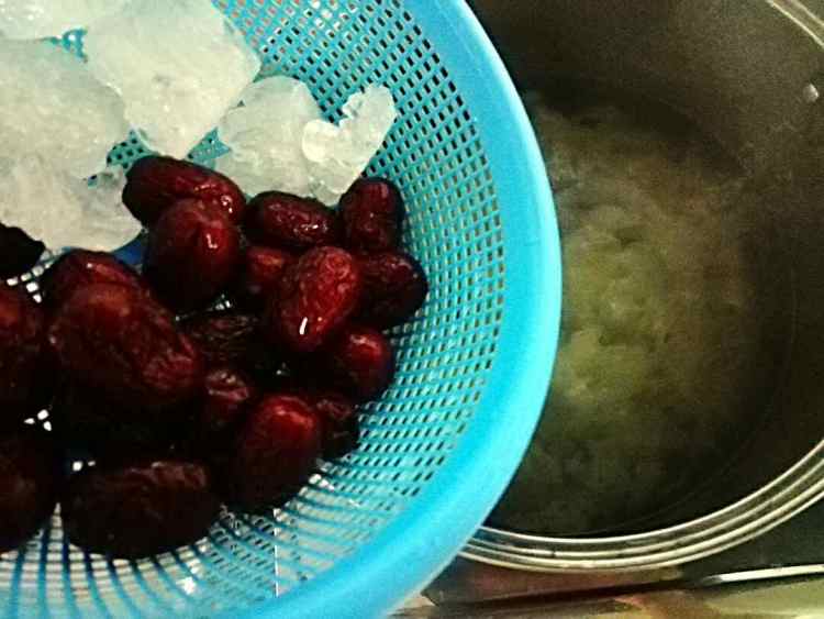 红枣雪耳糖水步骤6