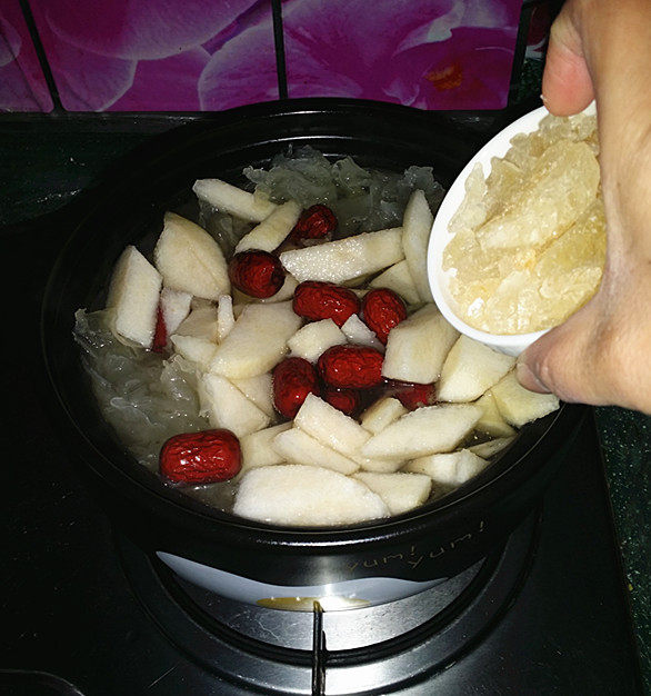 红枣雪梨炖银耳步骤8