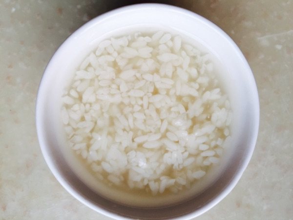 酒酿小圆子步骤1