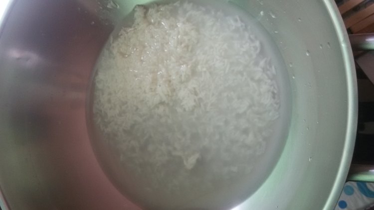 酒酿蛋花步骤1