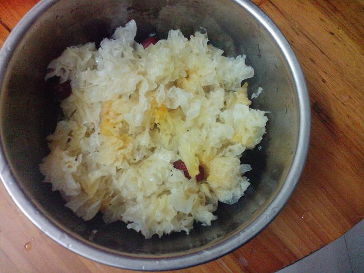 红枣银耳汤步骤3