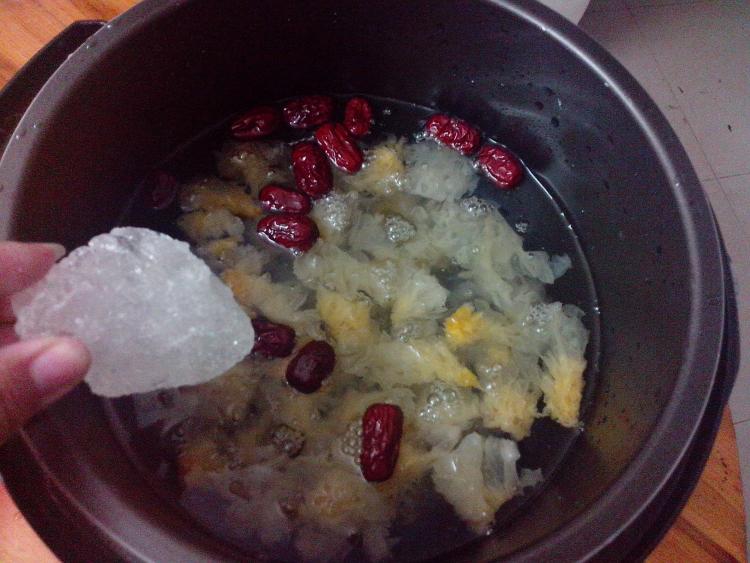 红枣银耳汤步骤5