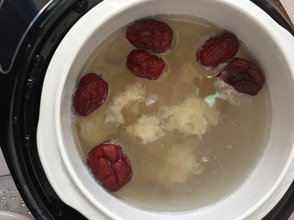 电炖盅银耳莲子糖水步骤8