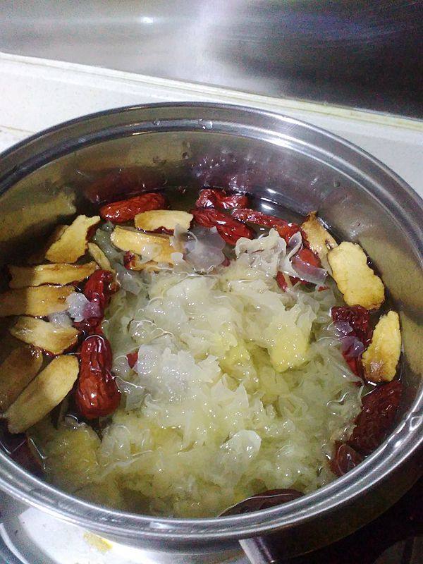冰糖雪耳木瓜糖水步骤4