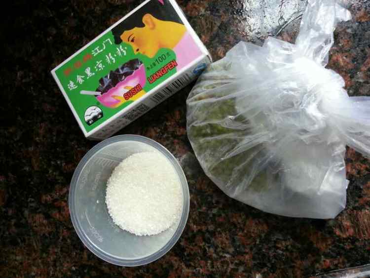 绿豆黑凉粉步骤1