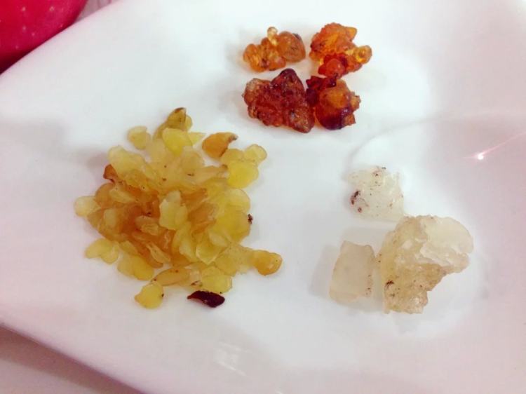 桃胶雪燕银耳羹步骤1