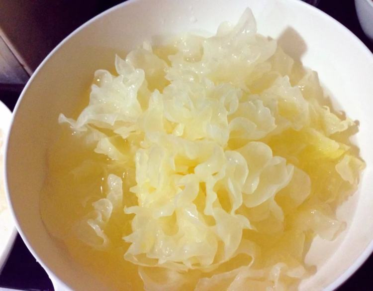 桃胶雪燕银耳羹步骤4