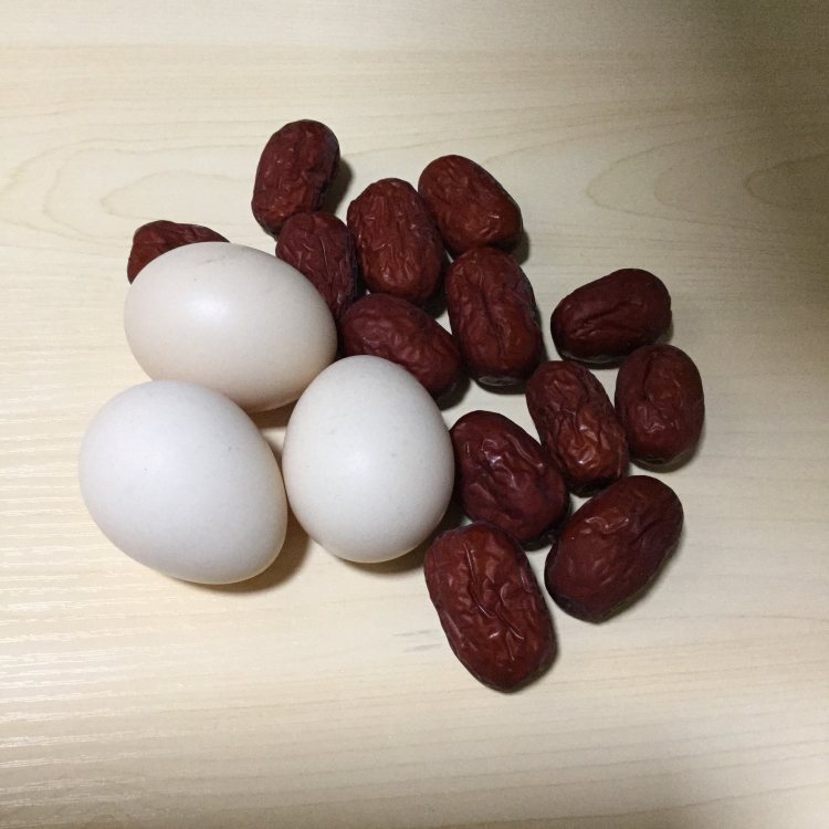 西米红枣鸡蛋步骤1