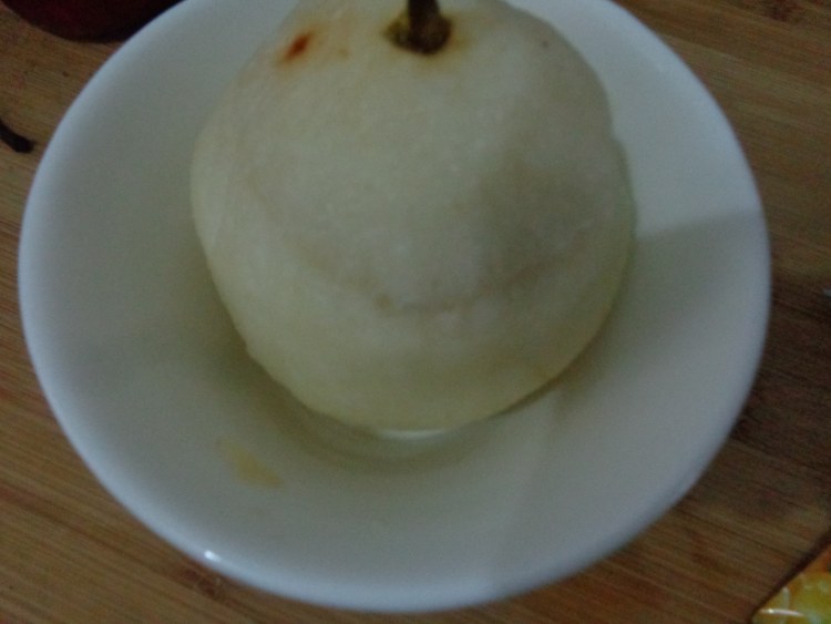 山楂话梅蒸雪梨步骤7