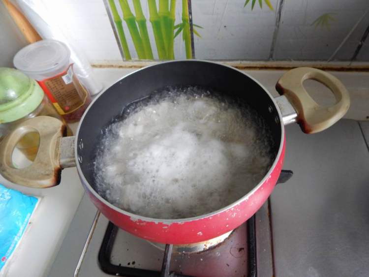 冰糖雪梨炖萝卜步骤7
