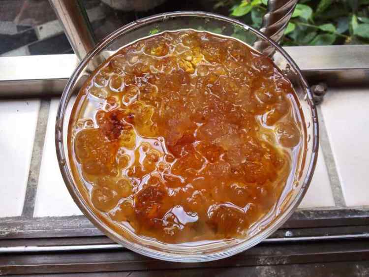 蔓越莓桃胶饮步骤1