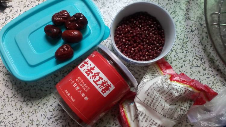 红豆圆子糖水步骤1