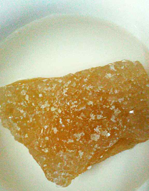 银耳雪莲子桃胶糖水步骤5
